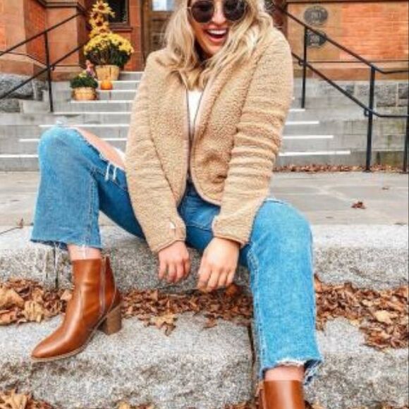 Universal Thread Cleo Ankle Booties - Picture 4 of 4